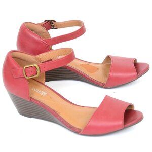 Clarks Collection Women's 7.5 Red Leather Soft Cushion Comfort Wedge Sandal